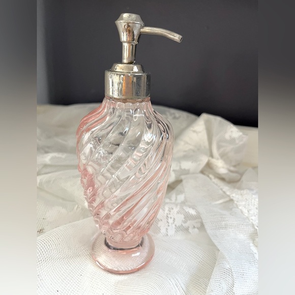 HTF Pre-Owned Rachel Ashwell Simply Shabby Chic Pink Swirl Glass Bathroom Set - Picture 3 of 12